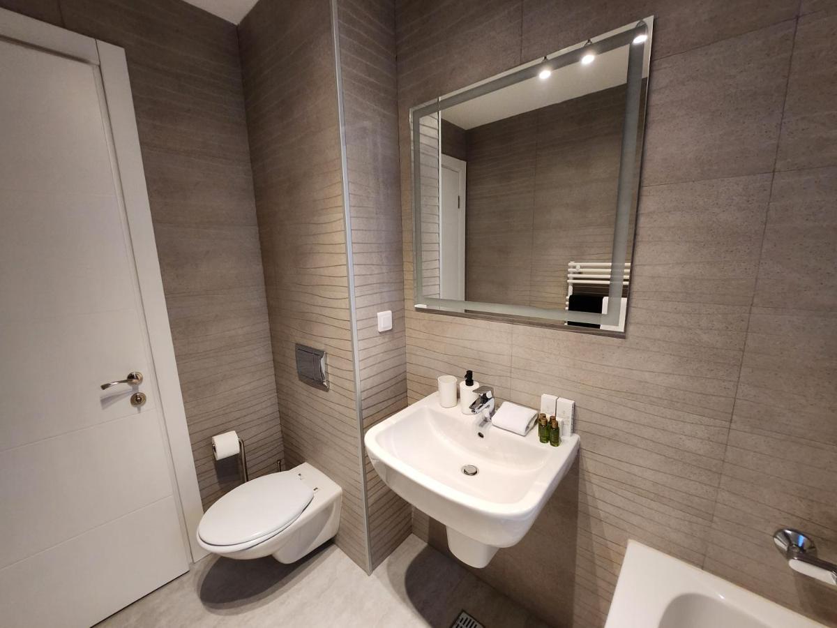 Grand Look & Best Location For Business On Bukares Bagian luar foto