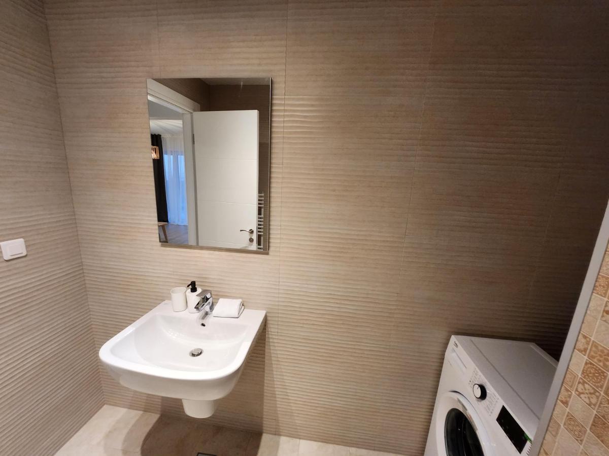Grand Look & Best Location For Business On Bukares Bagian luar foto
