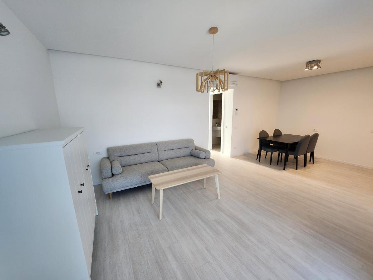 Grand Look & Best Location For Business On Bukares Bagian luar foto